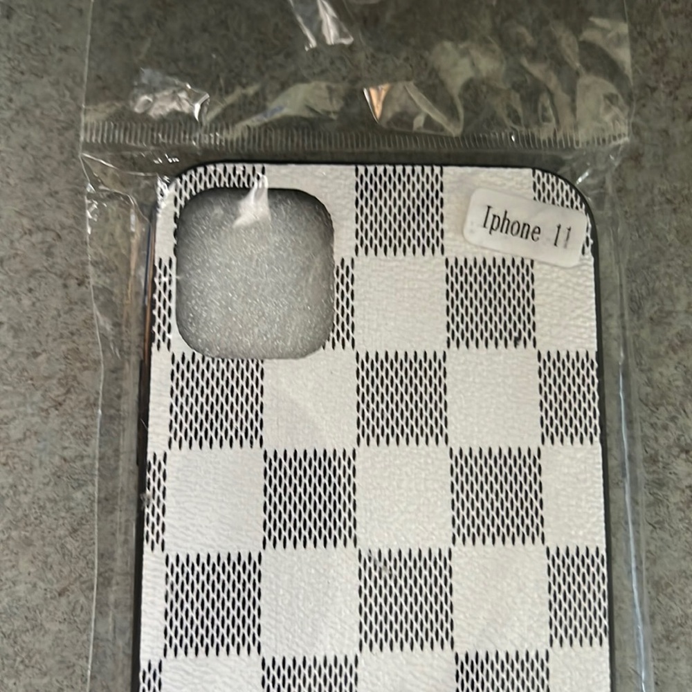 iPhone 11 case - Picture 2 of 4